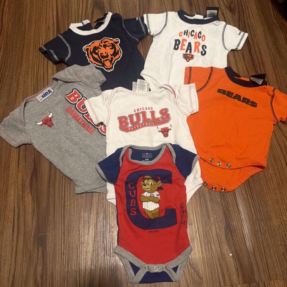 Vintage Chicago Bears Bulls, & Cubs Baby bodysuit one piece  Lot Of 6  size 0-6m